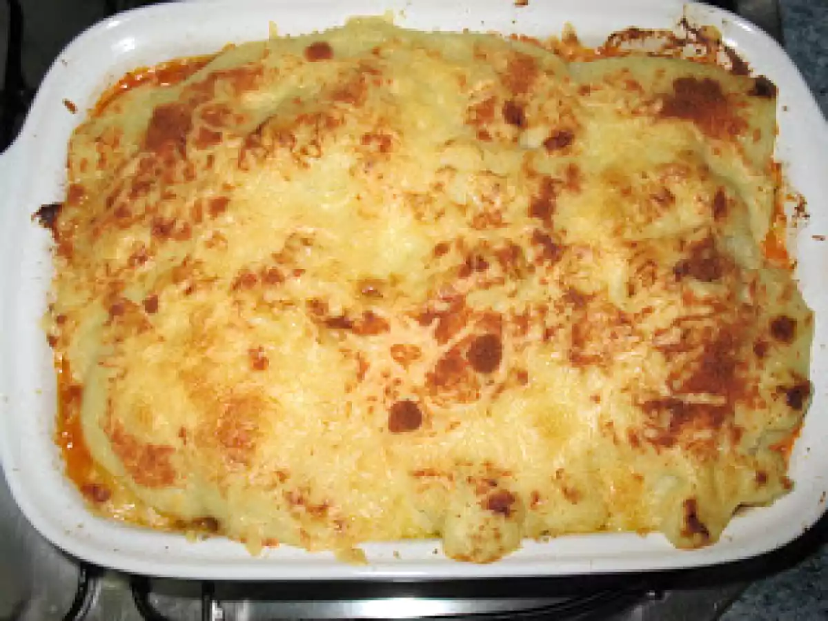 Coliflor gratinada con salsa de tomate casera y bechamel