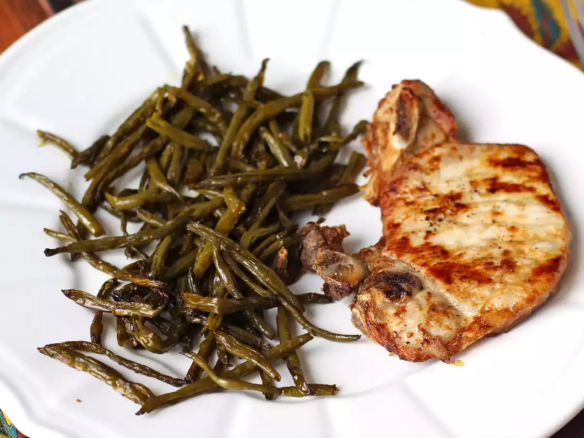 Cómo cocinar una chuleta de cerdo en la freidora de aire - foto 3