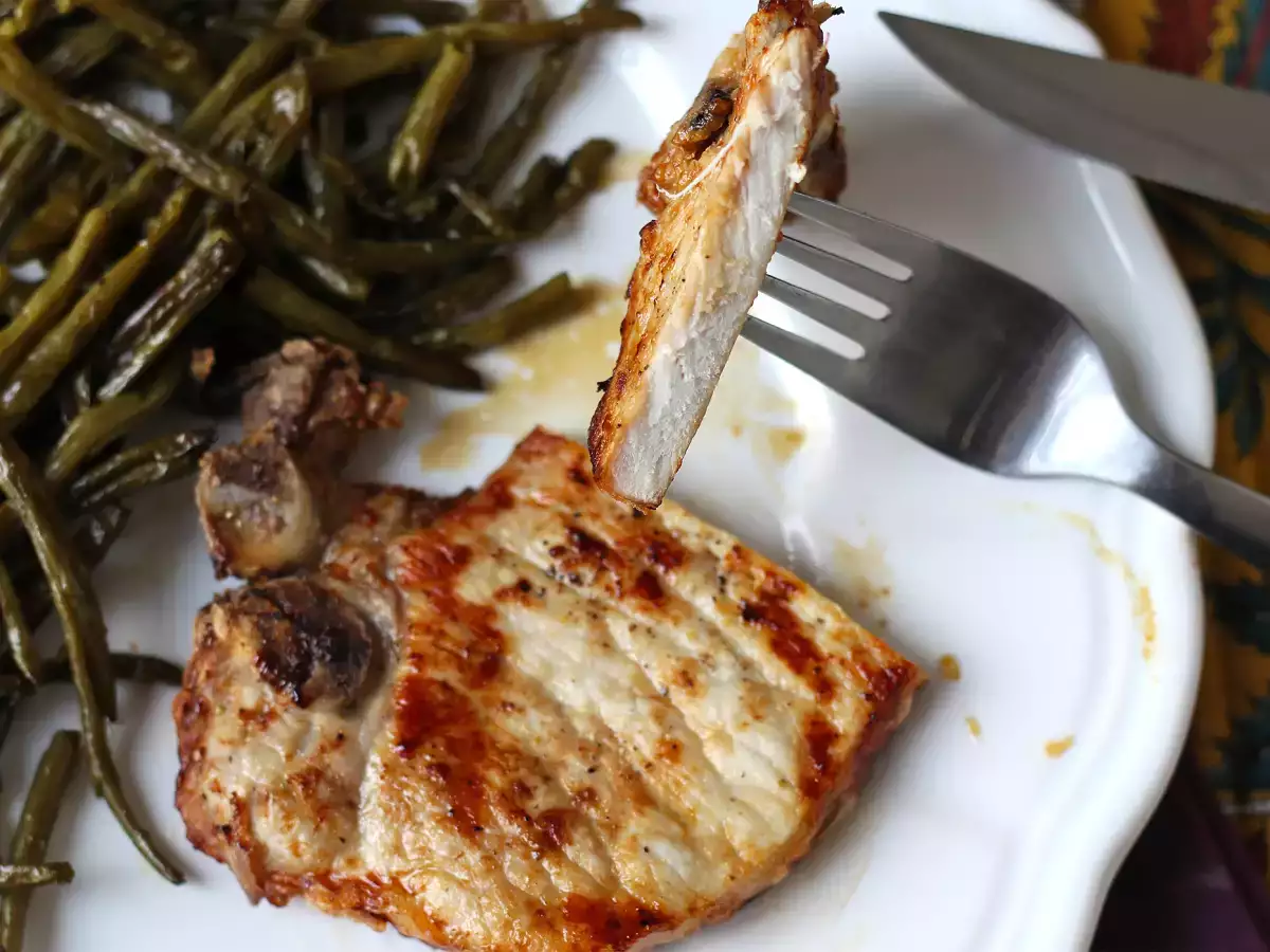 Cómo cocinar una chuleta de cerdo en la freidora de aire - foto 4