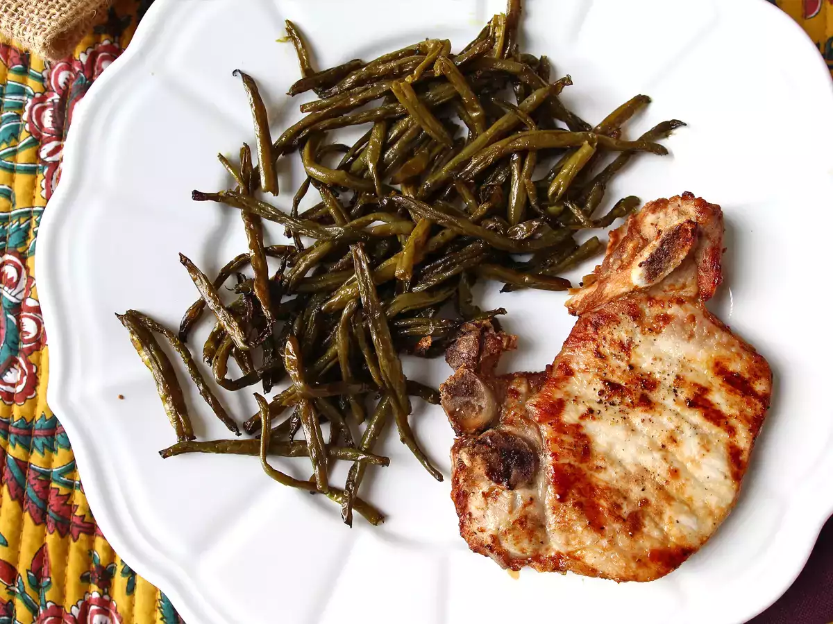 Cómo cocinar una chuleta de cerdo en la freidora de aire - foto 7
