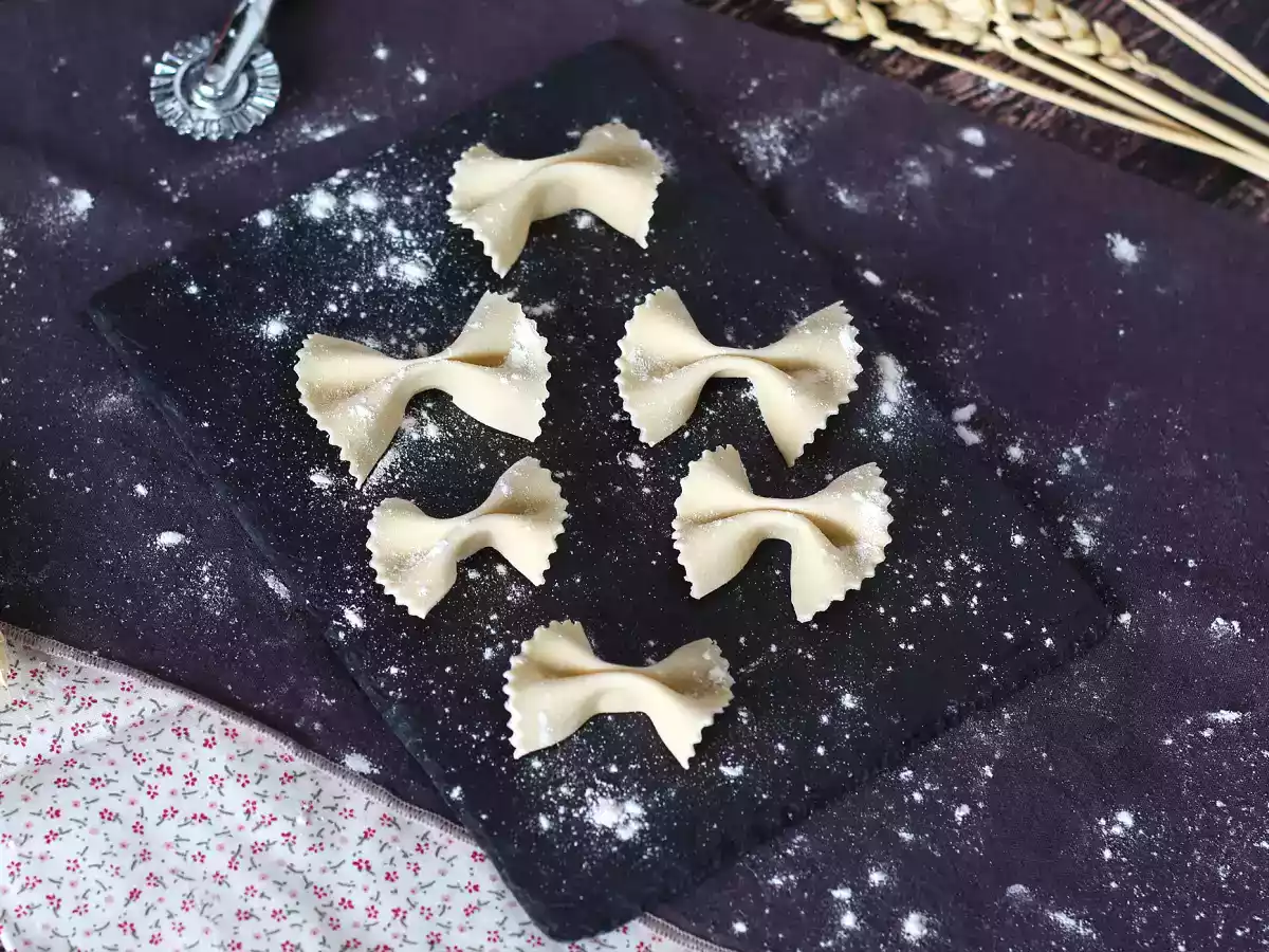 Cómo hacer pasta fresca al huevo: Farfalle, pajaritas, mariposas o lacitos