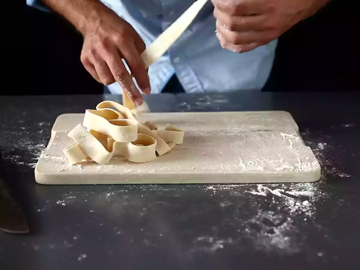 Cómo hacer pasta fresca al huevo: Pappardelle (tagliatelle largos) - foto 2