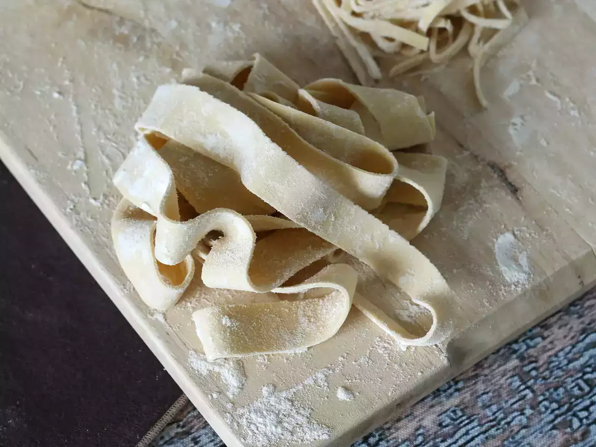 Cómo hacer pasta fresca al huevo: Pappardelle (tagliatelle largos) - foto 5
