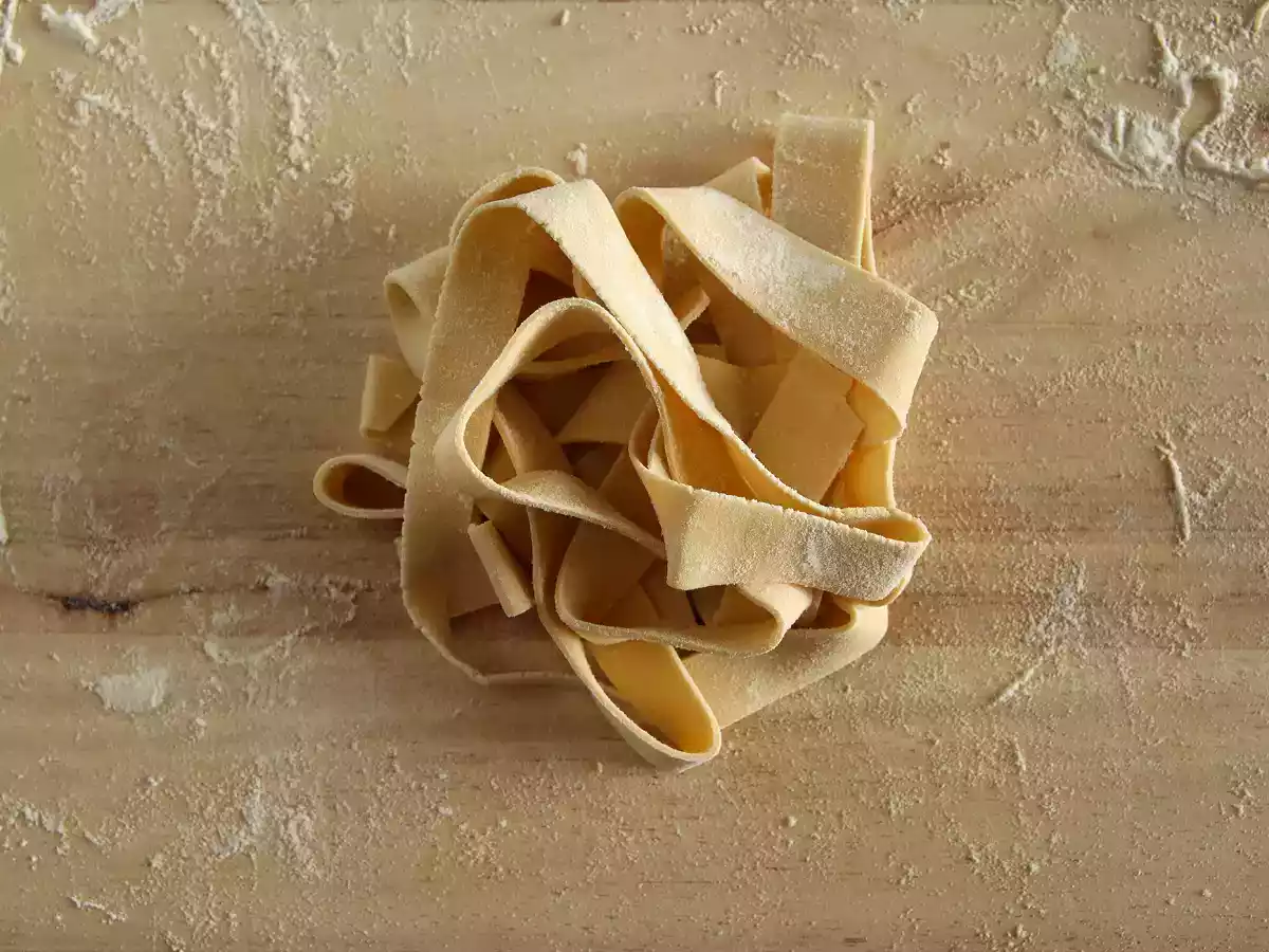 Cómo hacer pasta fresca al huevo: Pappardelle (tagliatelle largos) - foto 6