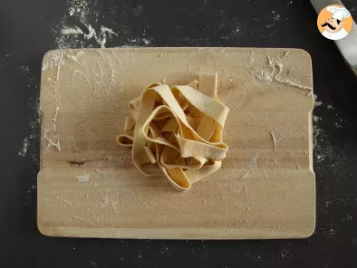 Cómo hacer pasta fresca al huevo: Pappardelle (tagliatelle largos), foto 4