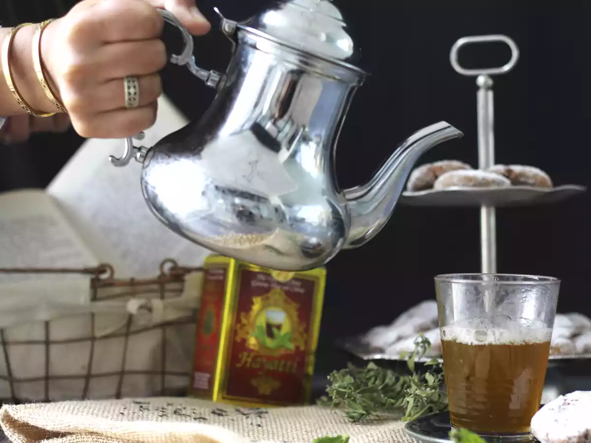 Cómo preparar el auténtico té marroquí con hierbabuena - foto 3