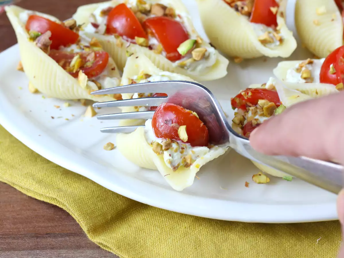 Conchiglioni rellenos de stracciatella, pistachos, tomates cherry y limón - foto 6
