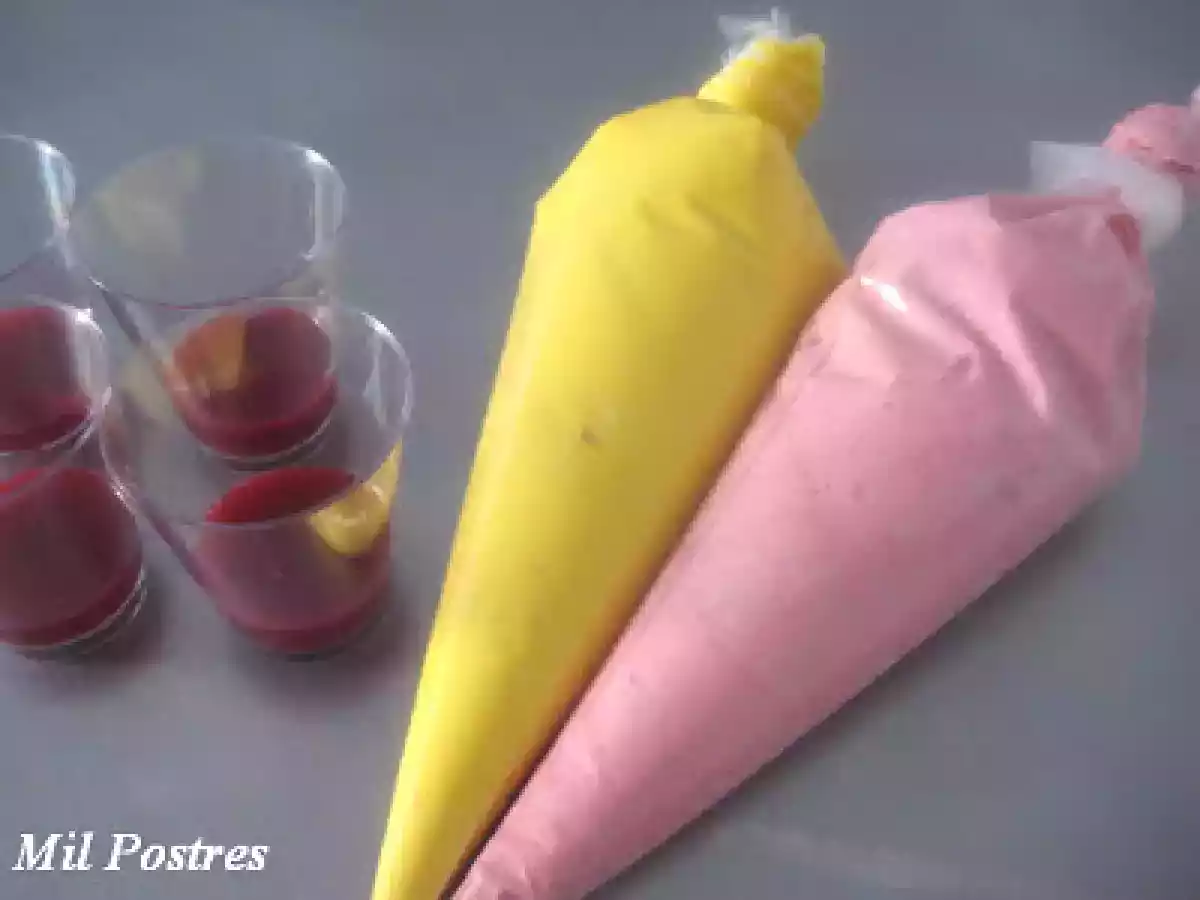 Concurso Postres. Semifrío de frambuesa y mango en vasitos - foto 2