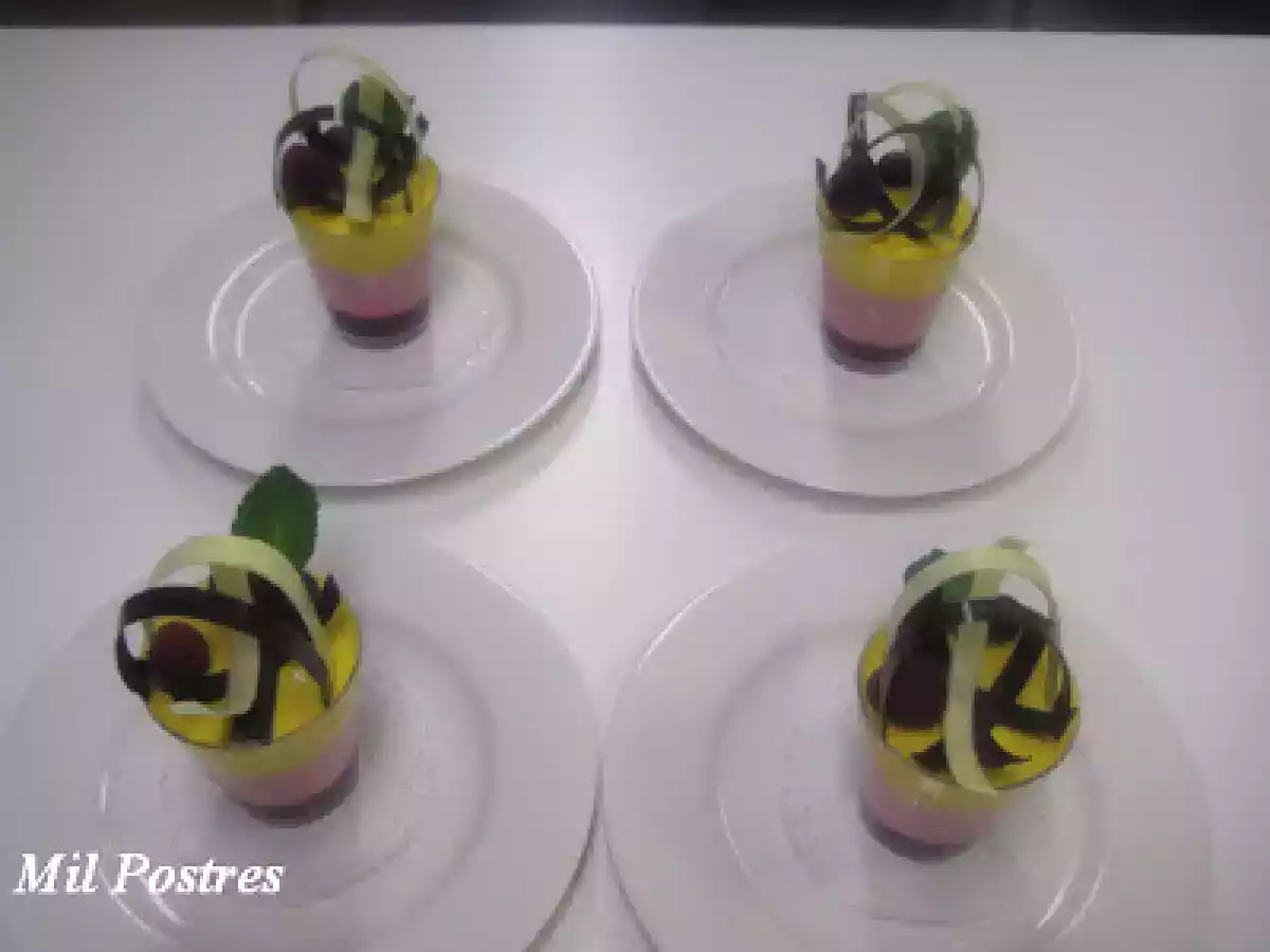 Concurso Postres. Semifrío de frambuesa y mango en vasitos - foto 5