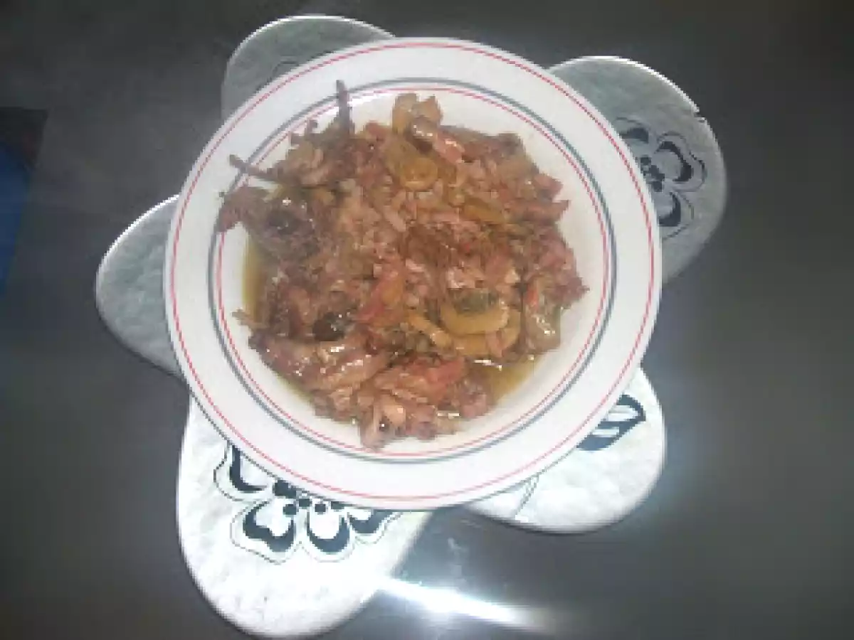 Conejo con champiñones y bacon a la sidra