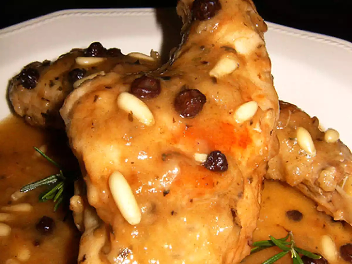 Conejo con pasas y piñones de pedrajas