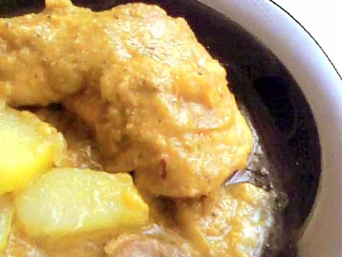 Conejo con salsa de almendras, jerez y setas