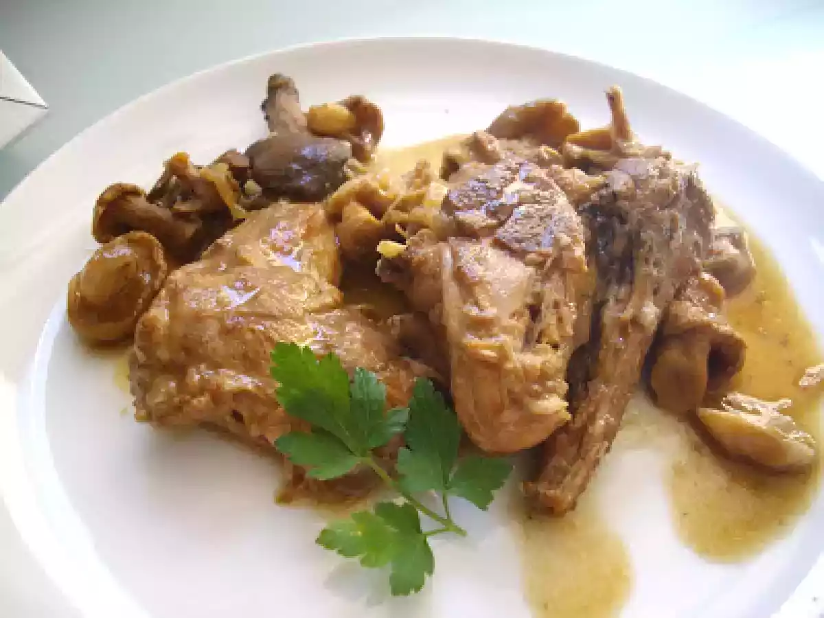 Conejo con Setas al vino blanco