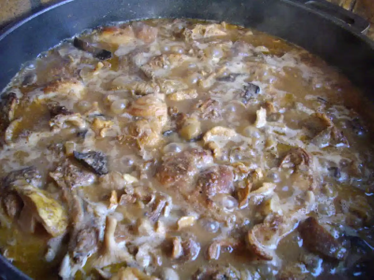 Conejo con Setas al vino blanco - foto 2