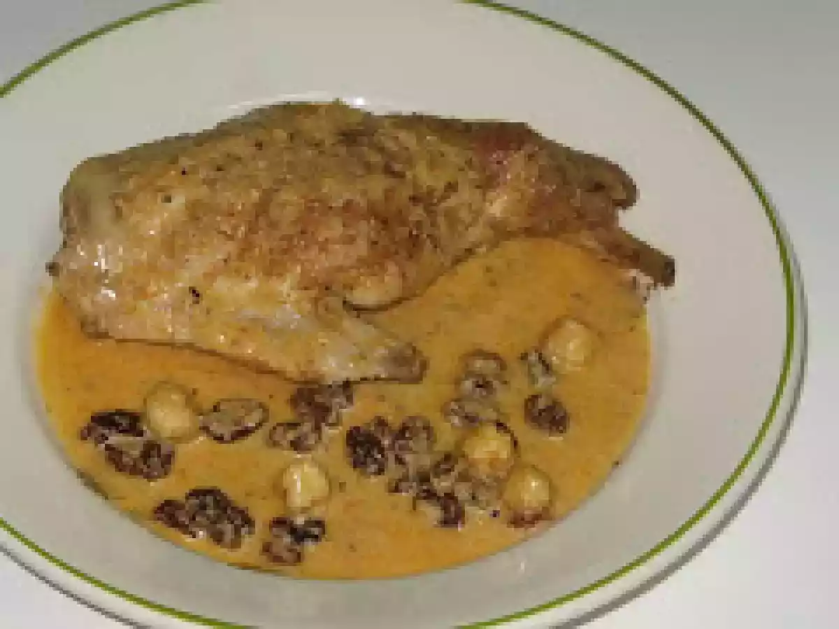 CONEJO EN SALSA DE NATA, PASAS Y AVELLANAS