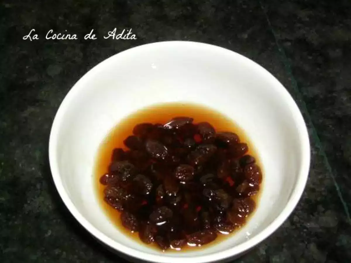 Conos rellenos de bizcochos, con frutas escarchadas, pasas, y glaseados - foto 3