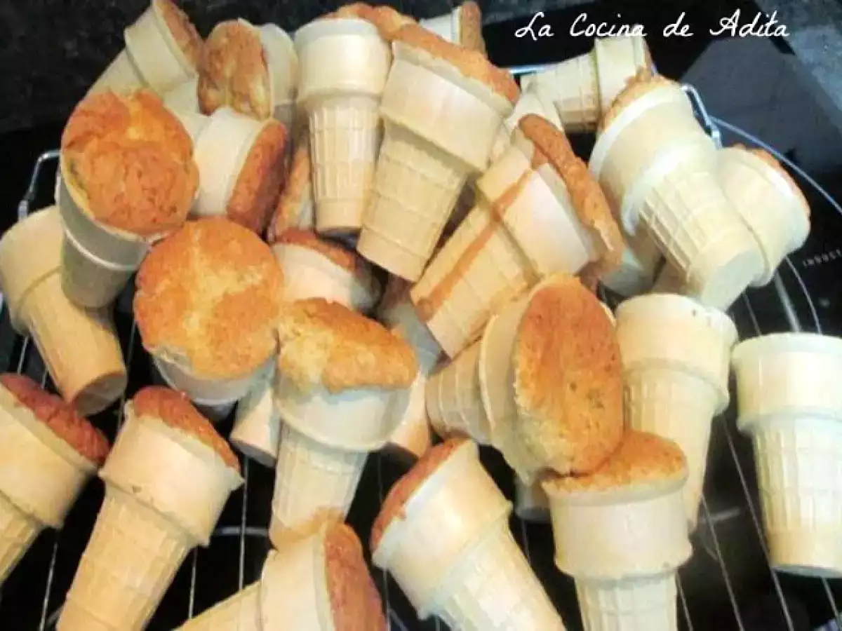 Conos rellenos de bizcochos, con frutas escarchadas, pasas, y glaseados - foto 7