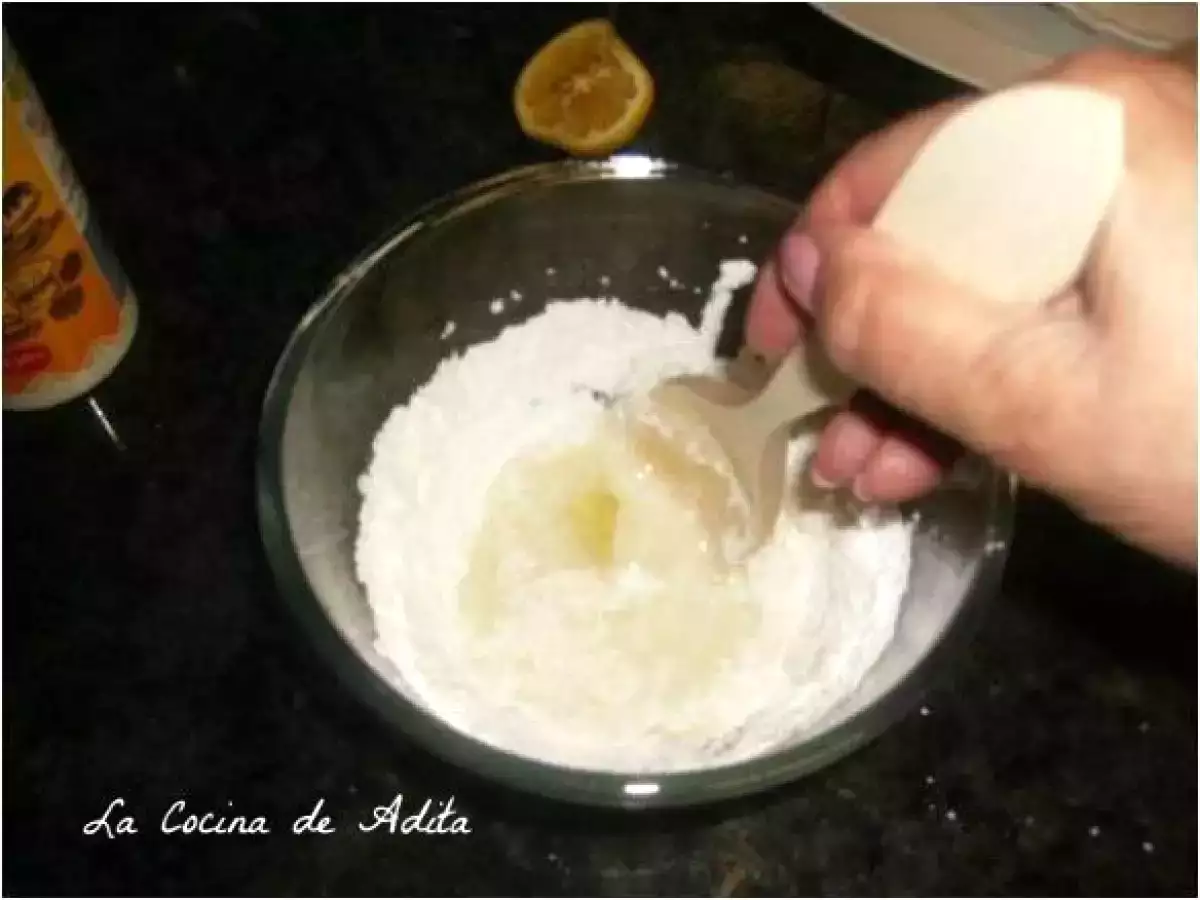 Conos rellenos de bizcochos, con frutas escarchadas, pasas, y glaseados - foto 8