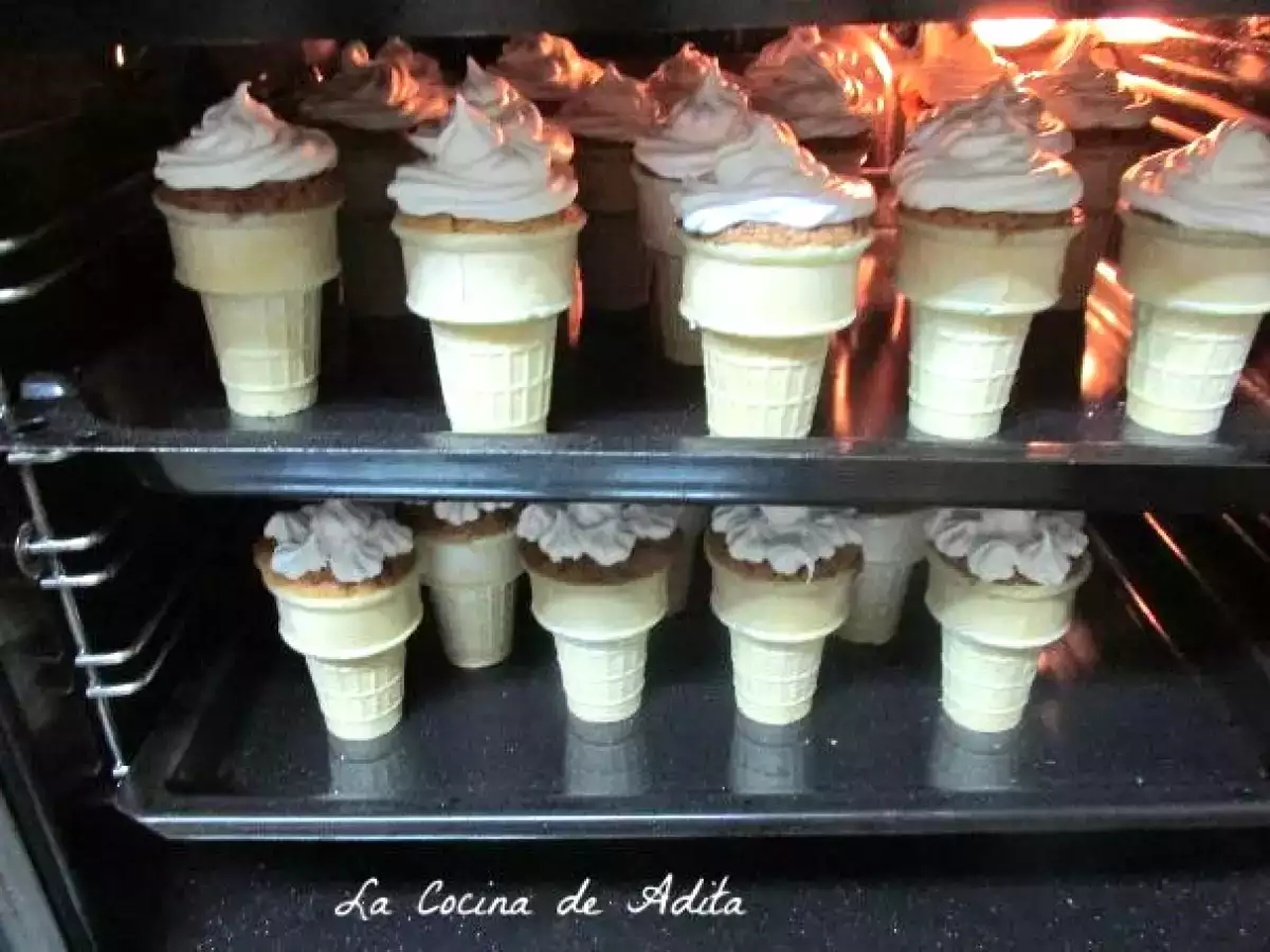 Conos rellenos de bizcochos, con frutas escarchadas, pasas, y glaseados - foto 10