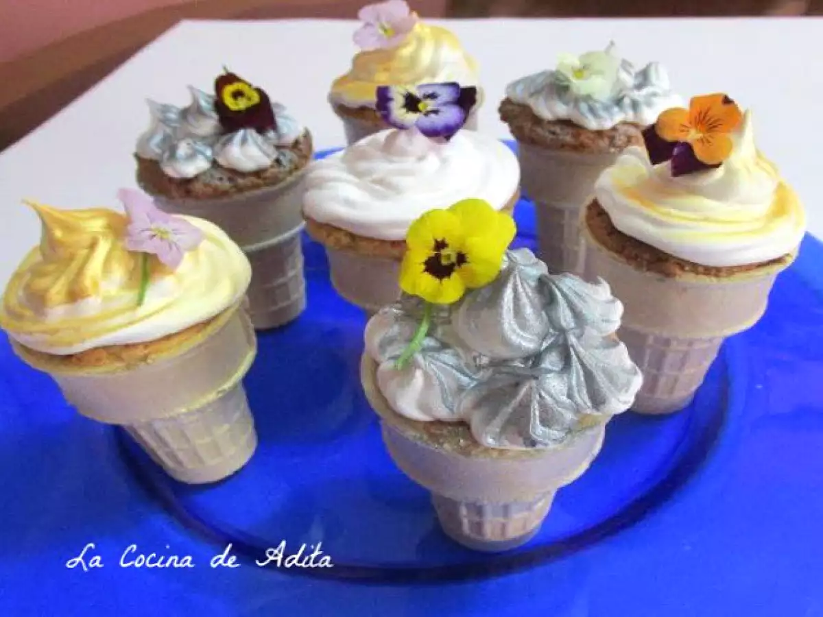 Conos rellenos de bizcochos, con frutas escarchadas, pasas, y glaseados - foto 11