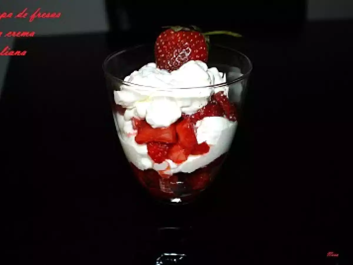 Copa de fresas con crema italiana