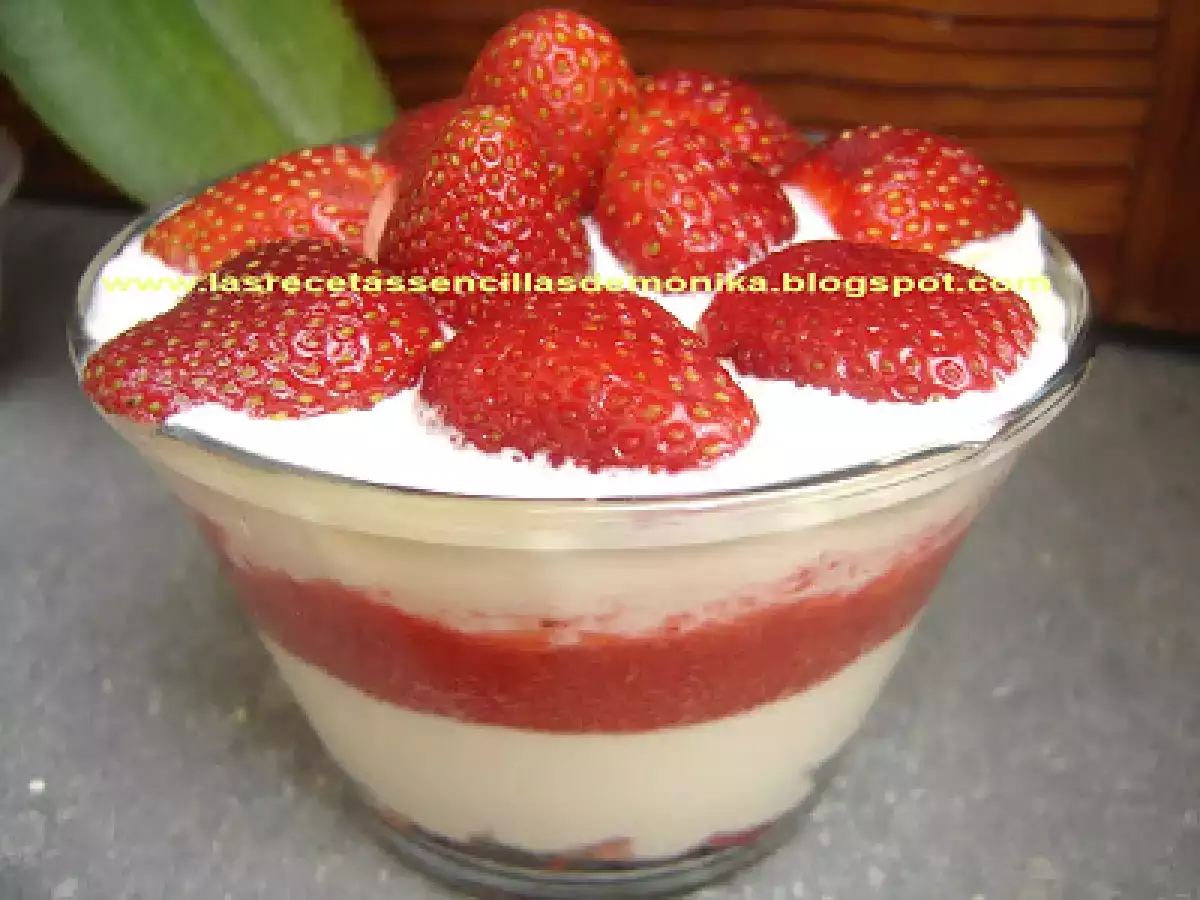 Copa de fresas y mascarpone