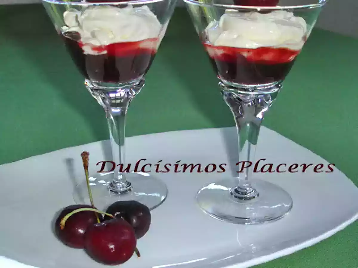 COPA DE MASCARPONE CON MERMELADA DE CEREZAS