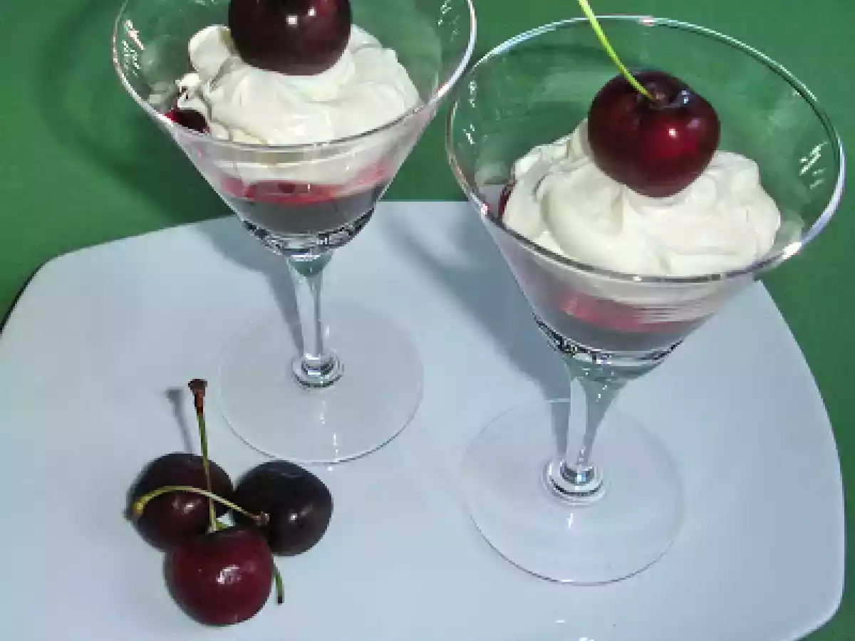 COPA DE MASCARPONE CON MERMELADA DE CEREZAS - foto 2