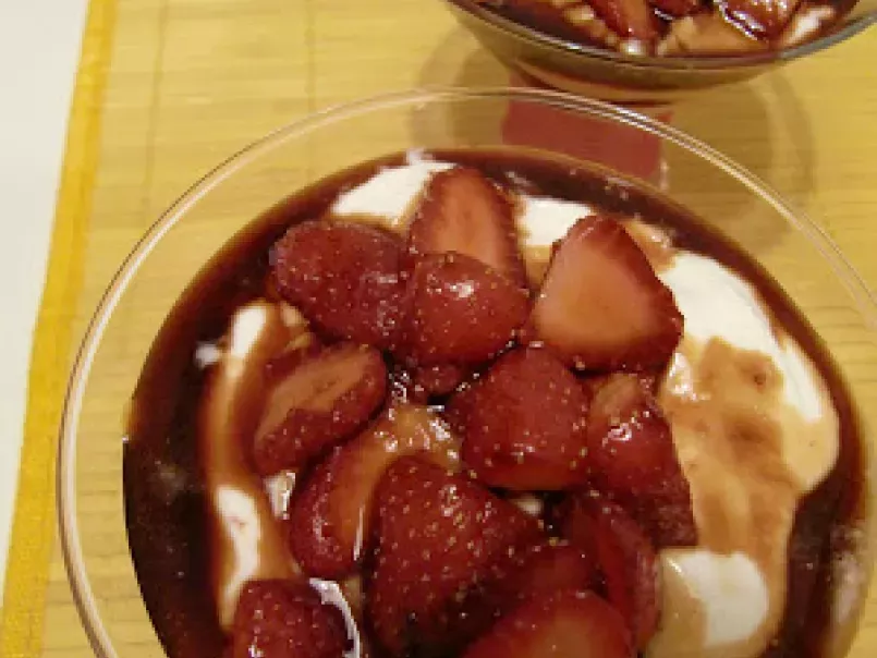 Copa de yogur y fresas maceradas en vinagre de módena - foto 2