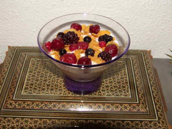 COPA DE YOGUR Y FRUTOS ROJOS