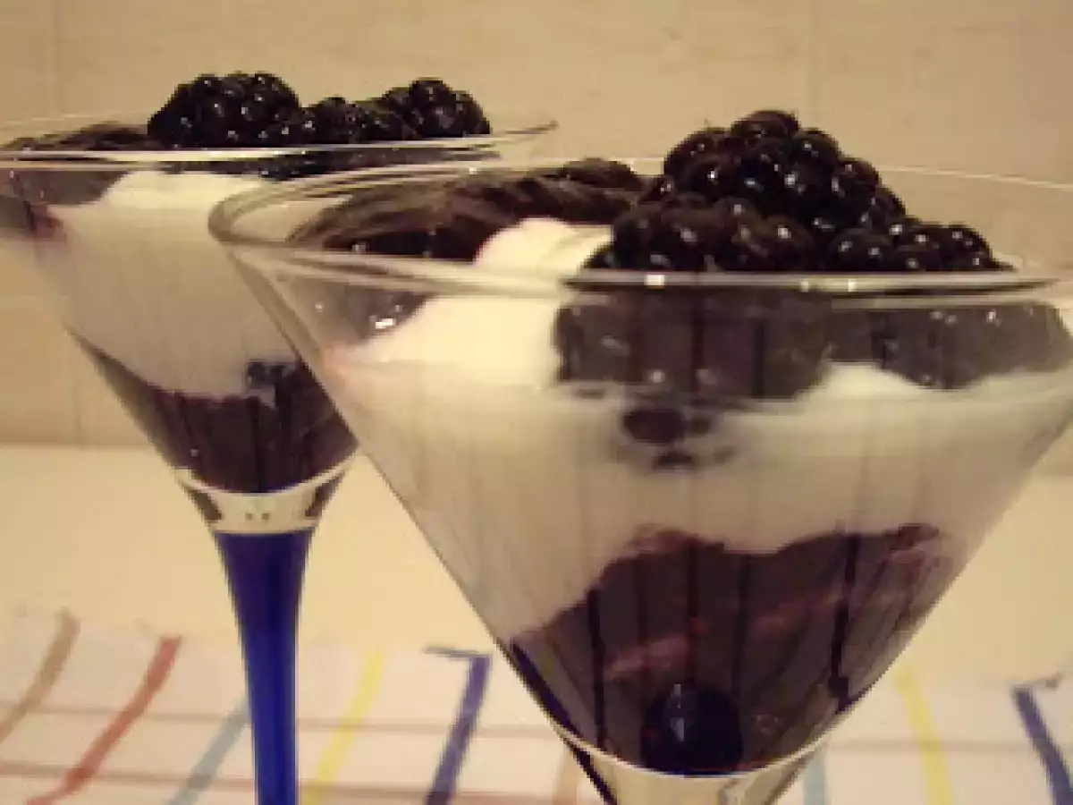 Copa de yogur y moras - foto 2