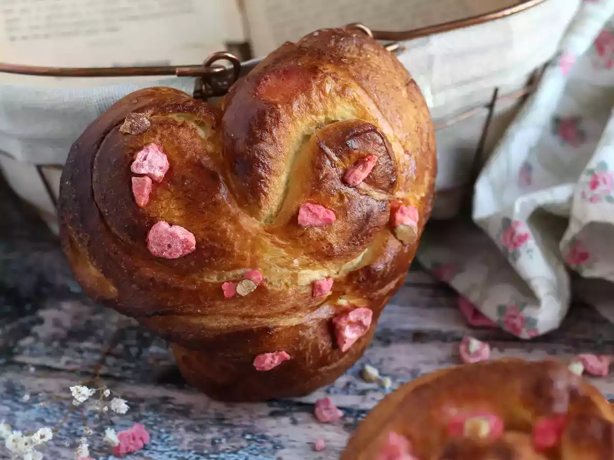 Corazón de brioche para San Valentín, muy tierno y esponjoso - foto 6