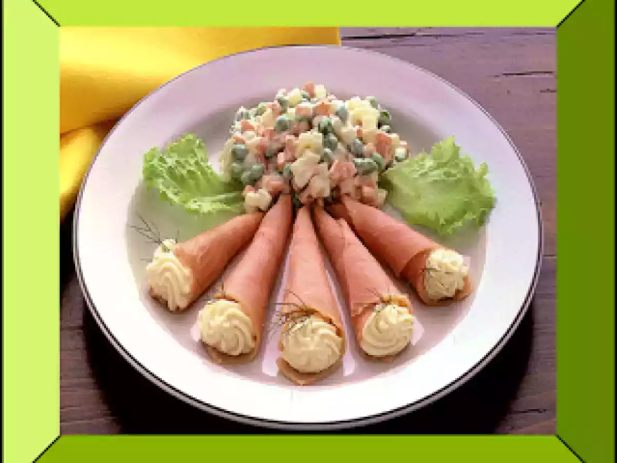 Cornetes de salmón a la rusa