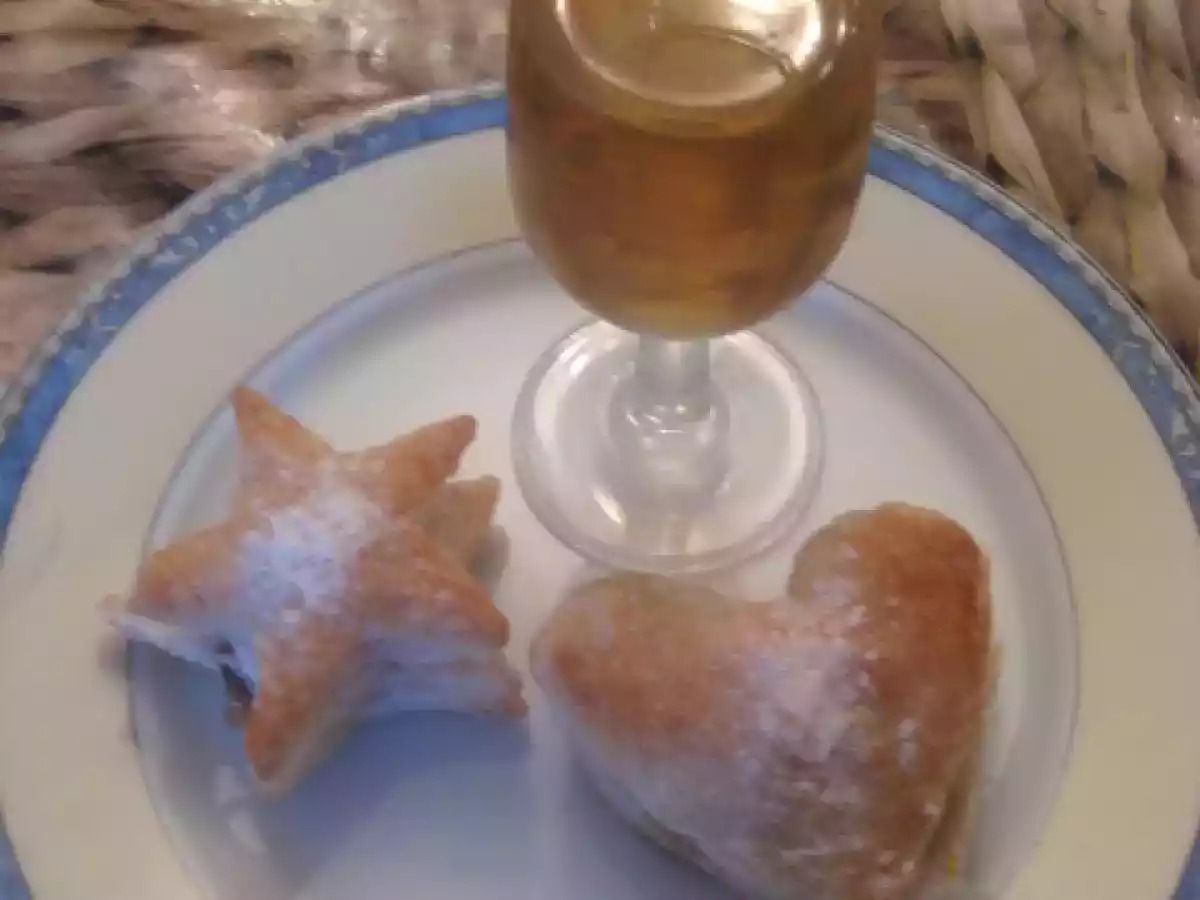 CORONA CON CORAZÓN Y ESTRELLAS DE HOJALDRE