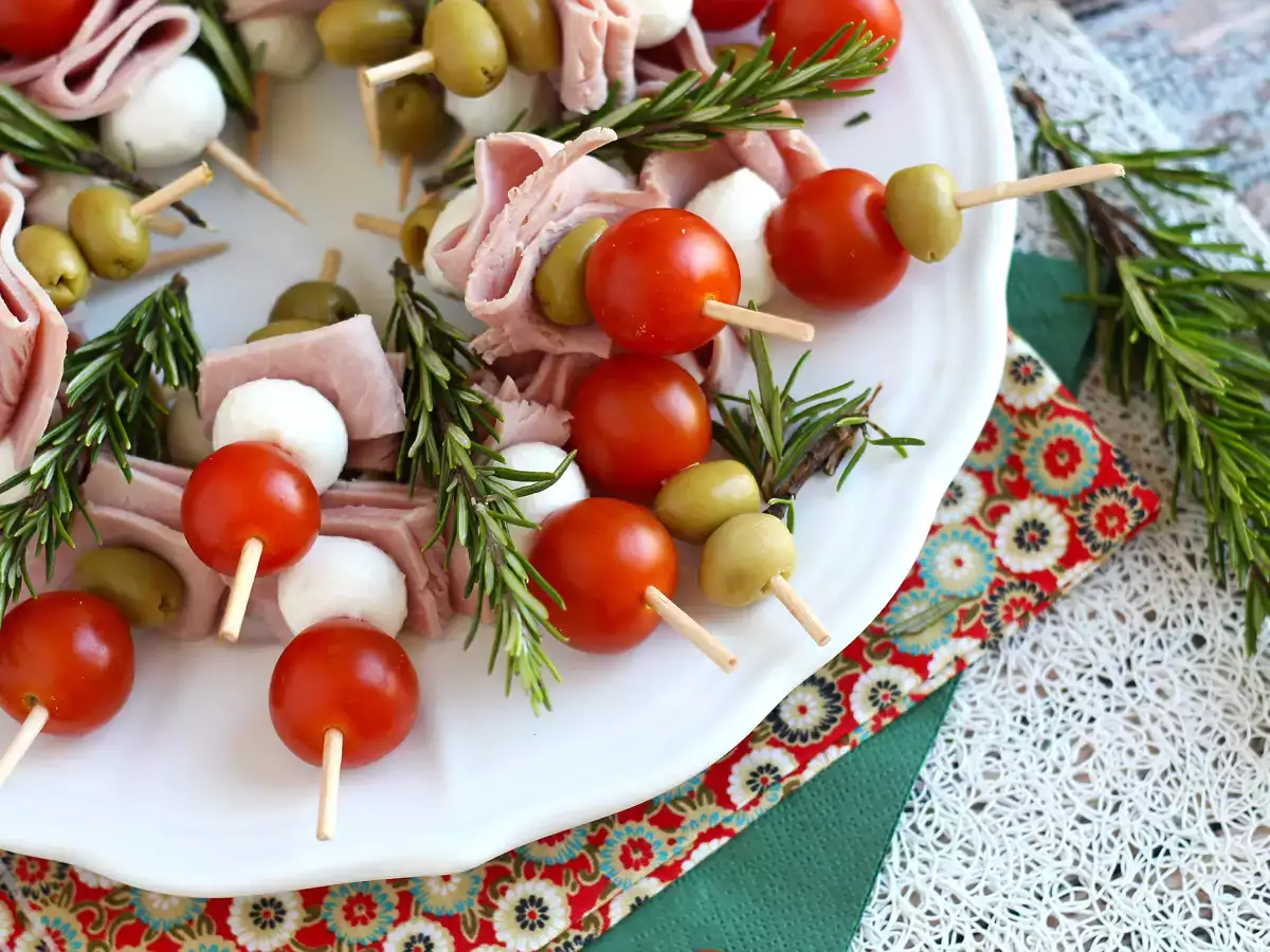 Corona de navidad con brochetas - foto 3