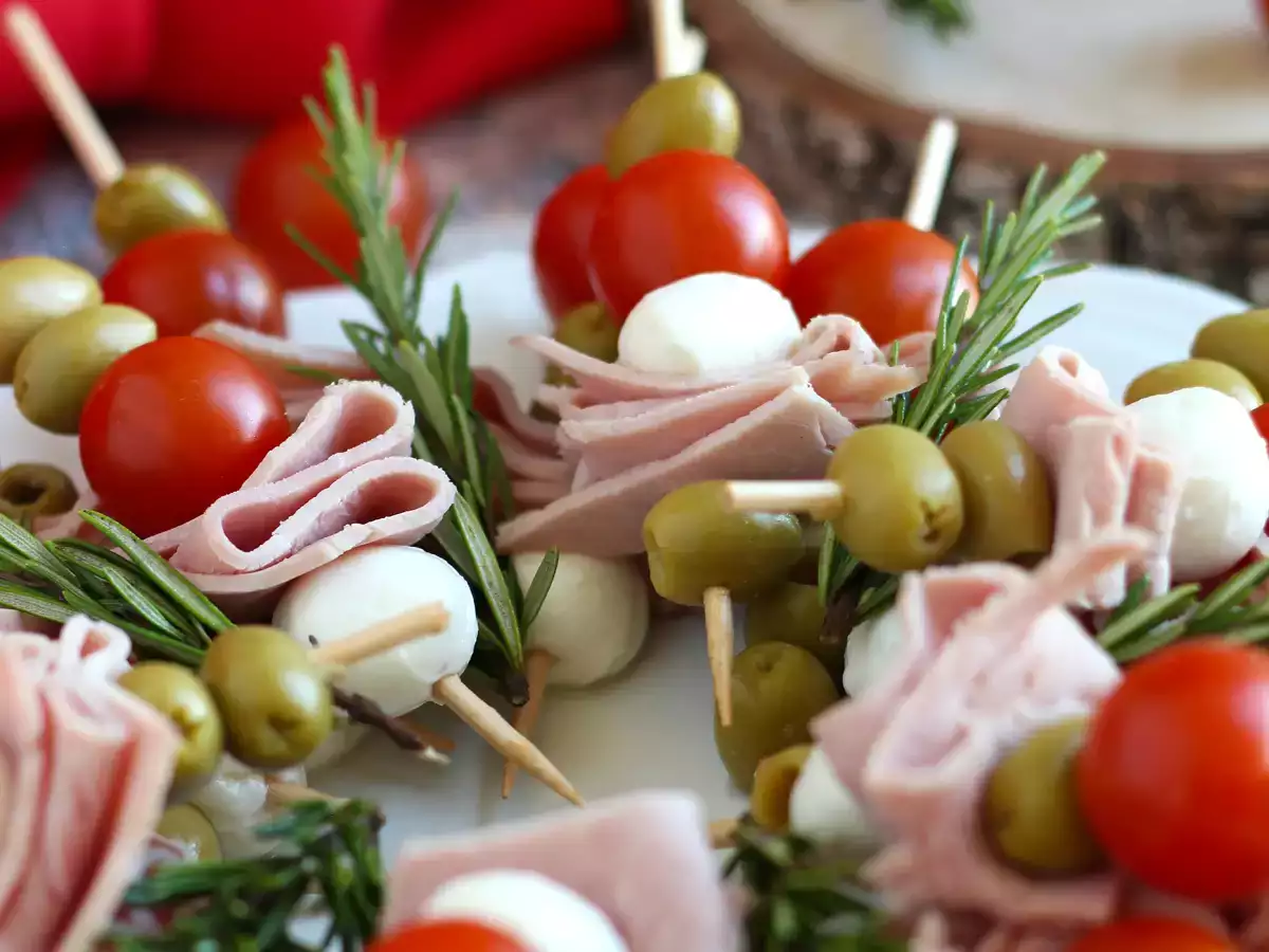 Corona de navidad con brochetas - foto 5