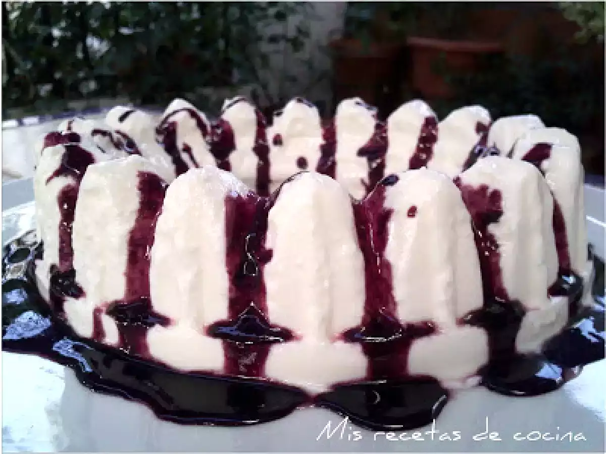 Corona de yogur con salsa de moras