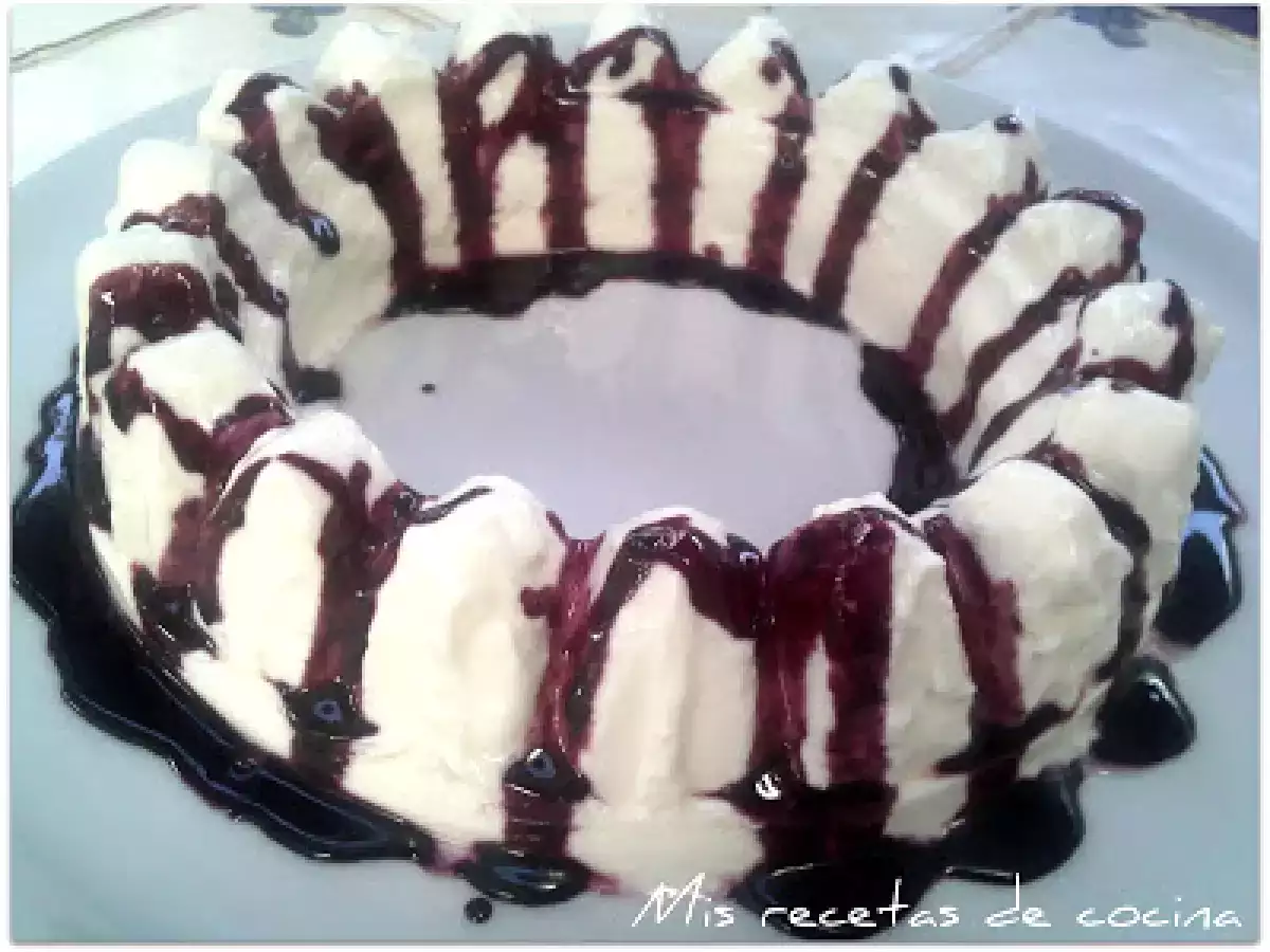 Corona de yogur con salsa de moras - foto 2