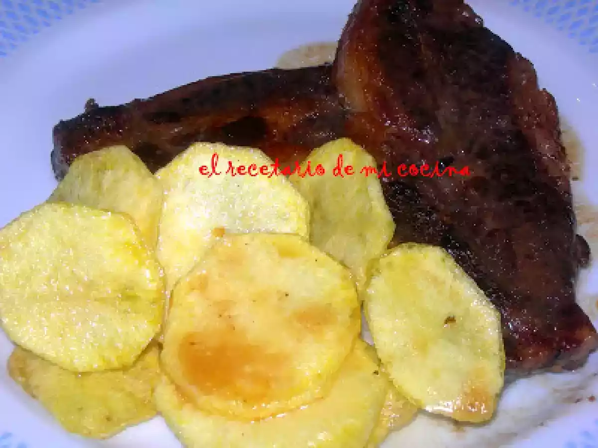 COSTILLA DE TERNERA CON PATATAS Y SALSA DE UVAS - foto 4