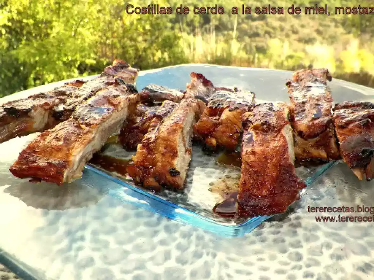 Costillas de cerdo con salsa de miel, mostaza y soja.