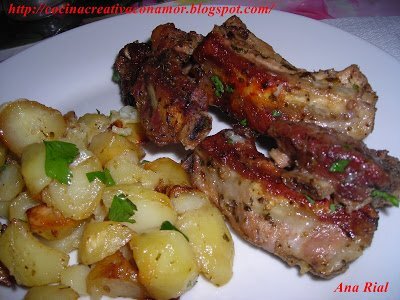 Costillas de cerdo y papas al horno cocinadas en bolsa - Receta Petitchef