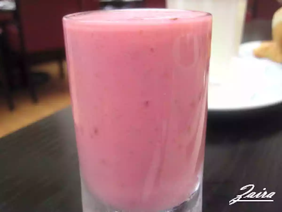 Crema-batido de fresas, yogur y plátano
