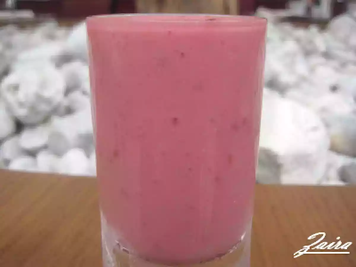 Crema-batido de fresas, yogur y plátano - foto 2