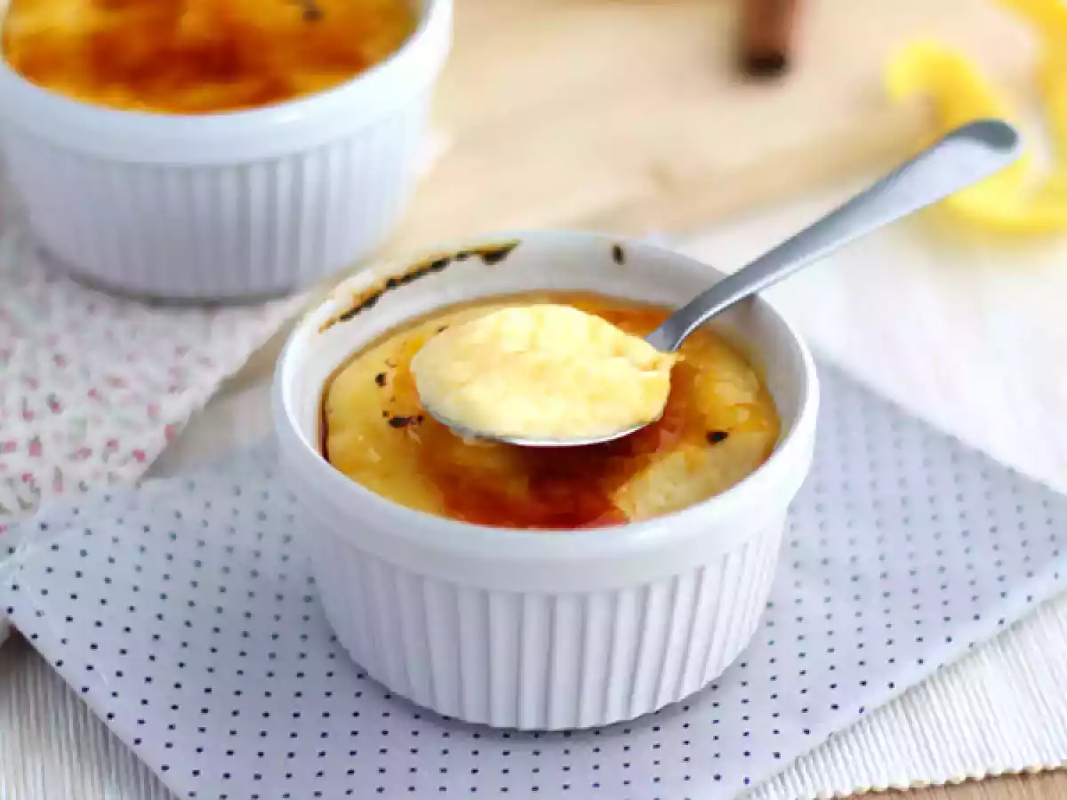 Crema catalana tradicional deliciosa - foto 3