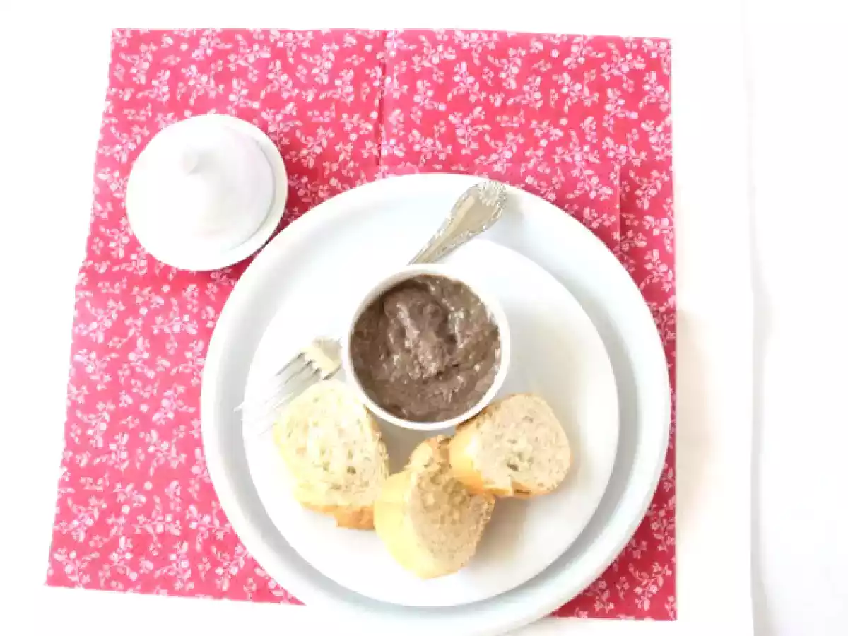 Crema de anchoas para untar. Anchoiade