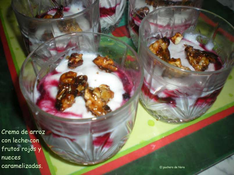 Crema de arroz con leche con frutos rojos y nueces caramelizadas., foto 1