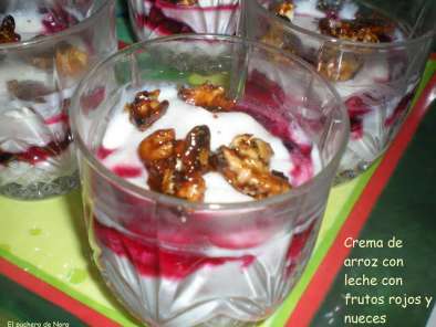 Crema de arroz con leche con frutos rojos y nueces caramelizadas., foto 2