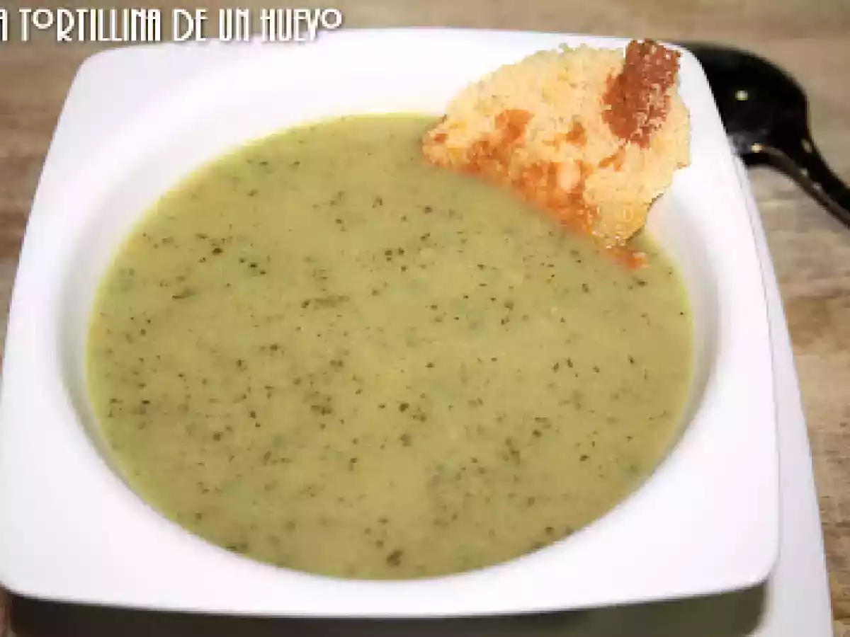 Crema de calabacín con crujiente de queso