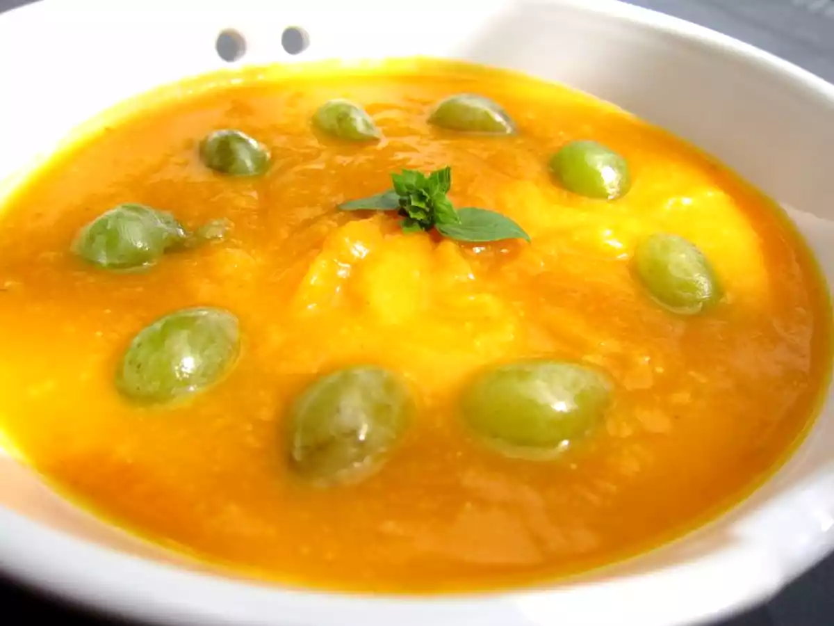 Crema de calabaza al curry con guarnición de uvas - foto 2