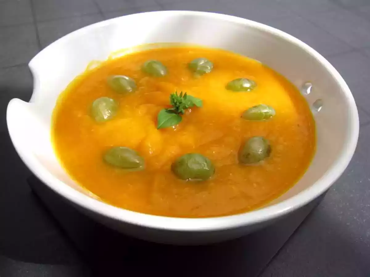 Crema de calabaza al curry con guarnición de uvas - foto 3